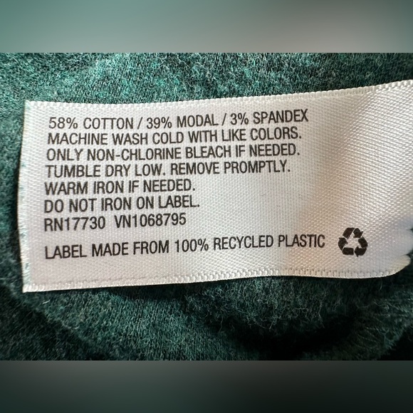 🌸3/$12🌸 Wide-Neck Long-Sleeve Tee/Top - Picture 4 of 4